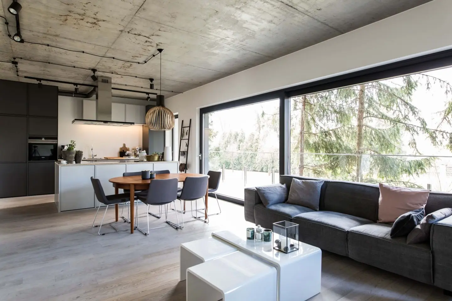 Połączenie stylu skandynawskiego i industrialnego | proj. NOWW Studio