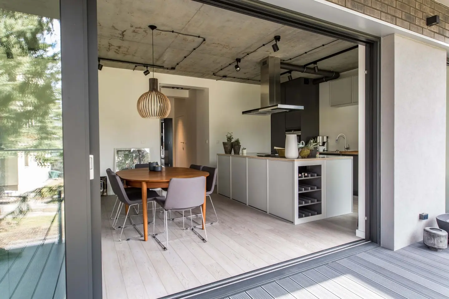 Połączenie stylu skandynawskiego i industrialnego | proj. NOWW Studio