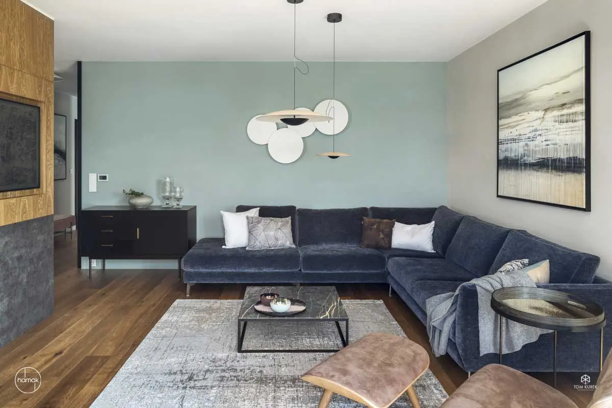 Salon z welurowym narożnikiem w granacie | proj. Hamak.pro, zdj. Tom Kurek Photography