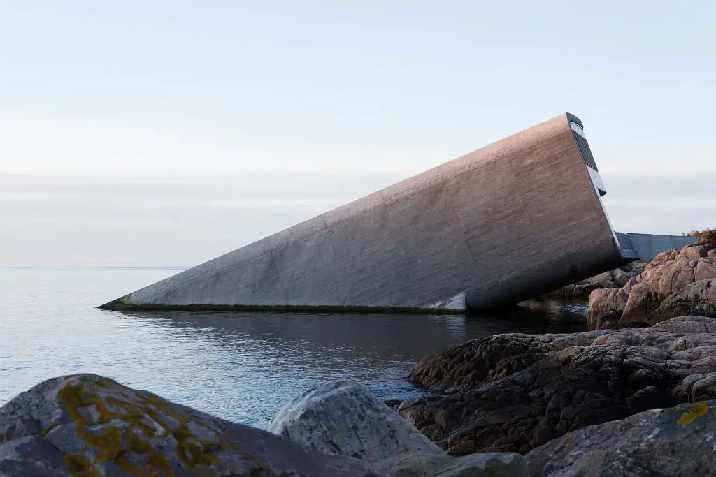 Restauracja Under. Proj. Snochetta. Fot. IVAR KVAAL