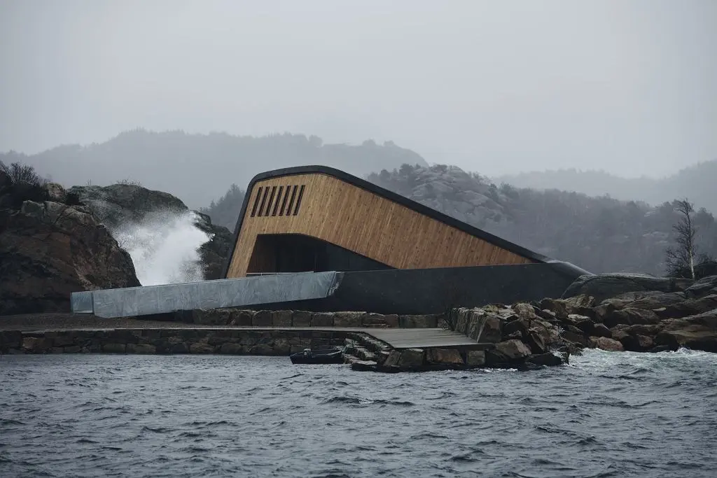 Restauracja Under. Proj. Snochetta. Fot. IVAR KVAAL