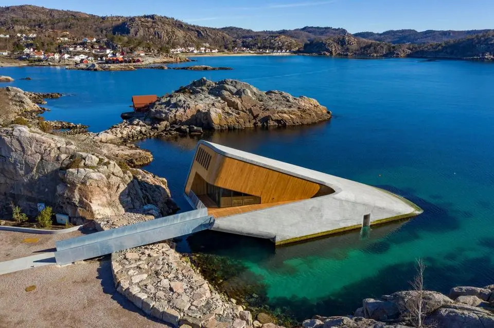 Restauracja Under. Proj. Snochetta. Fot. IVAR KVAAL