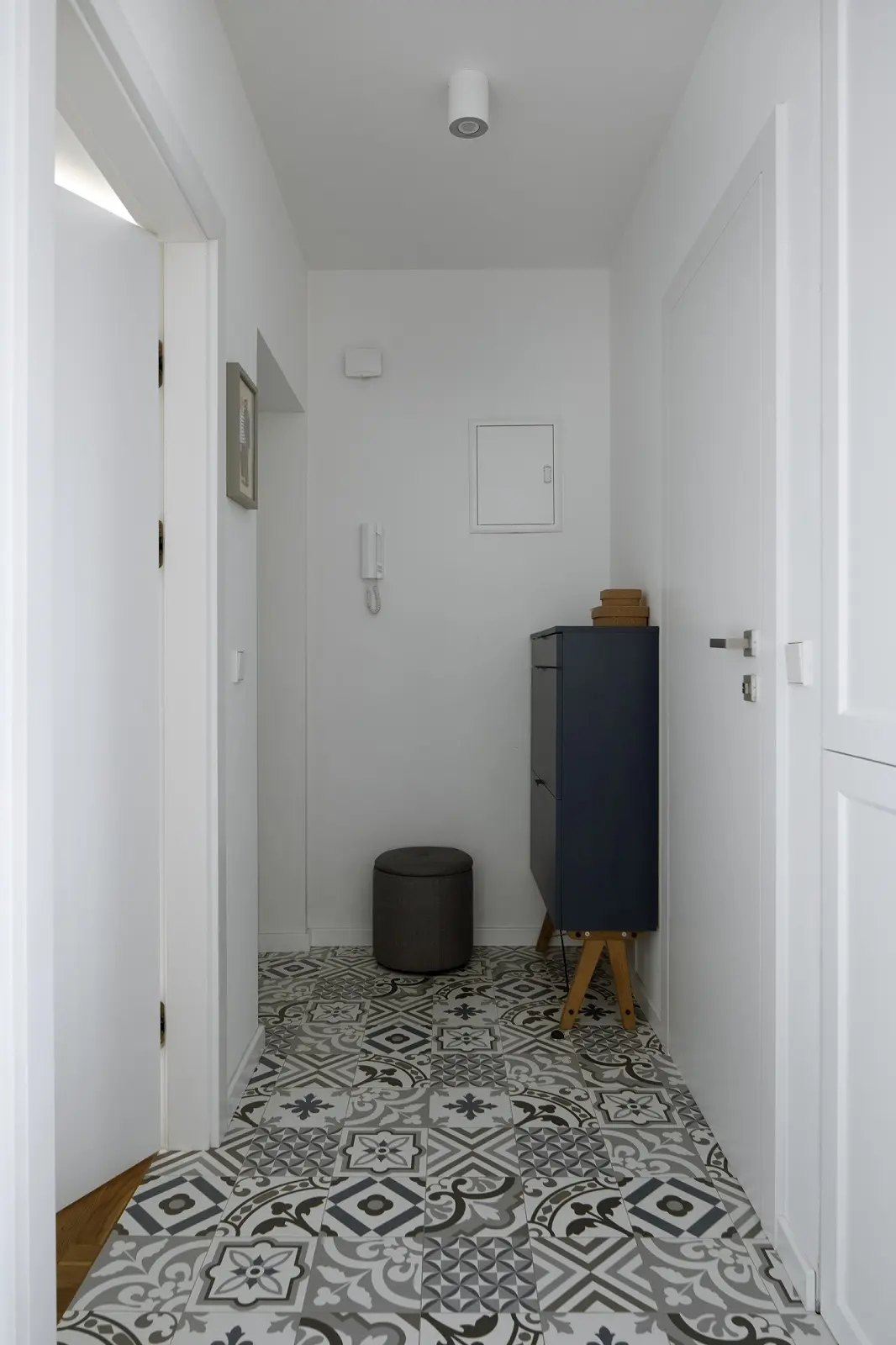 Drugie życie warszawskiej kamienicy: apartament z kroplą słońca