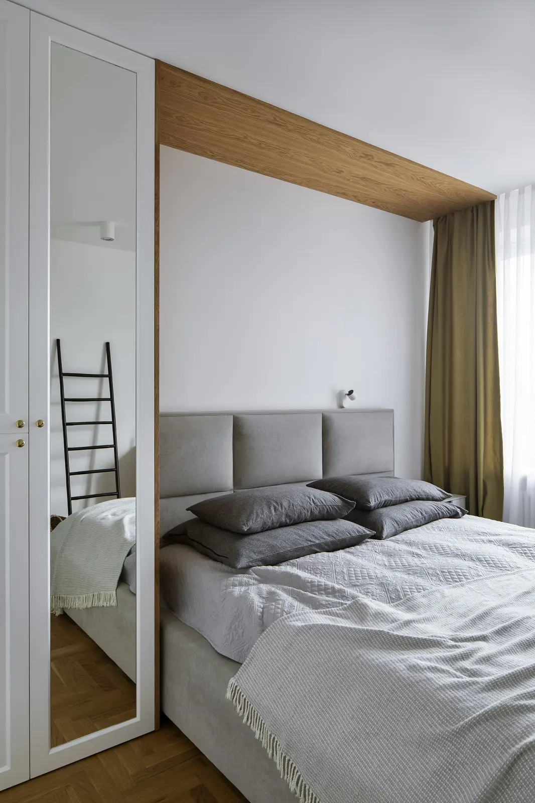 Drugie życie warszawskiej kamienicy: apartament z kroplą słońca