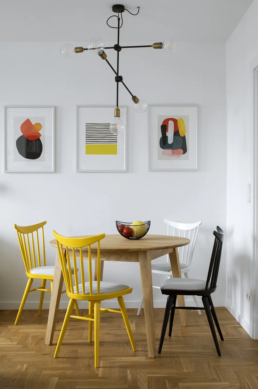 Drugie życie warszawskiej kamienicy: apartament z kroplą słońca