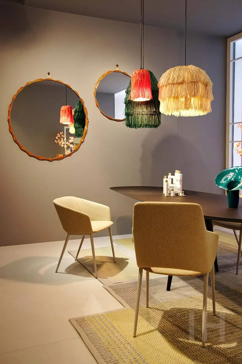 Lampy z frędzlami to propozycja marki Zanotta