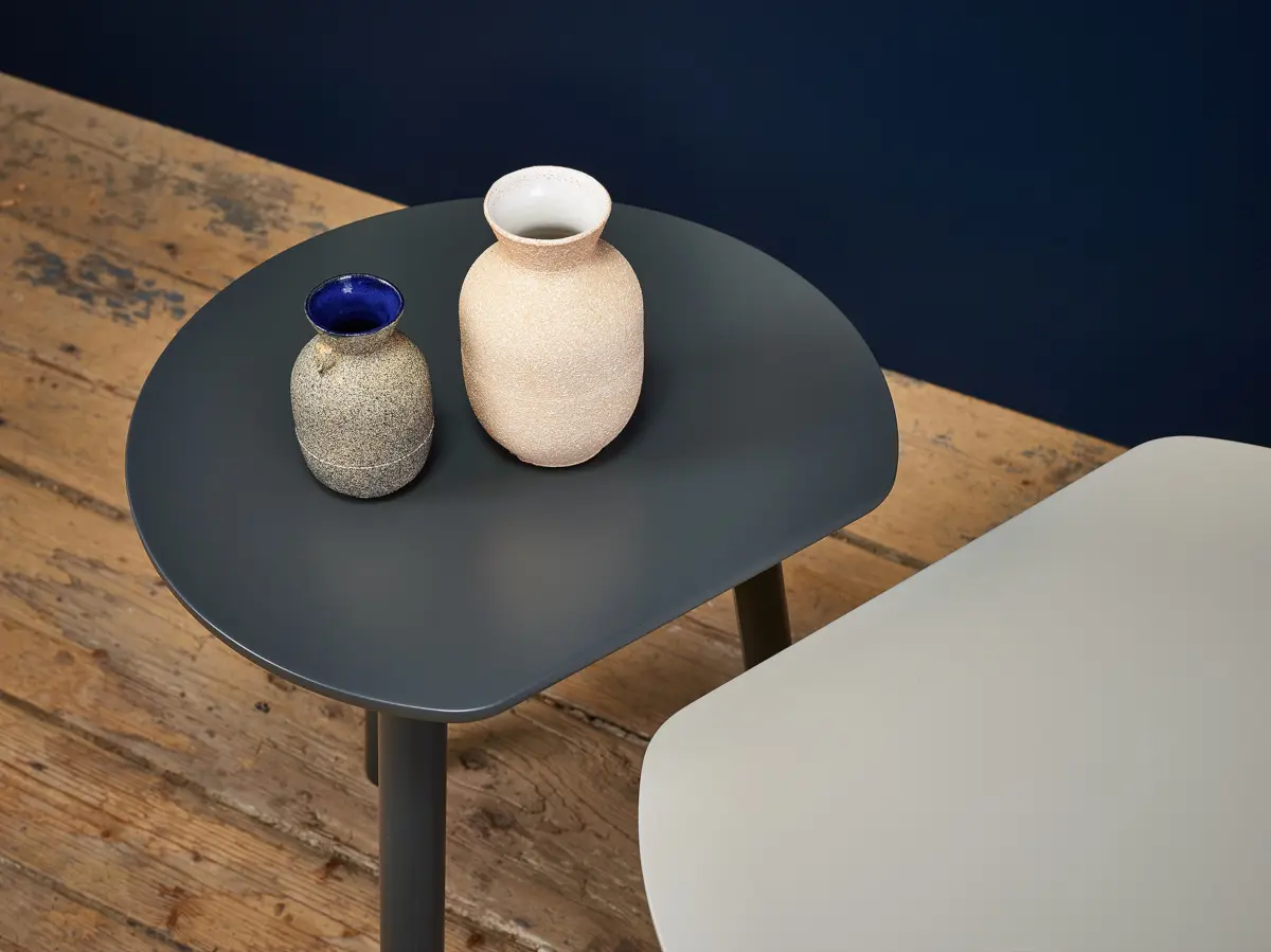 Stoliki kawowe YYY marki TON