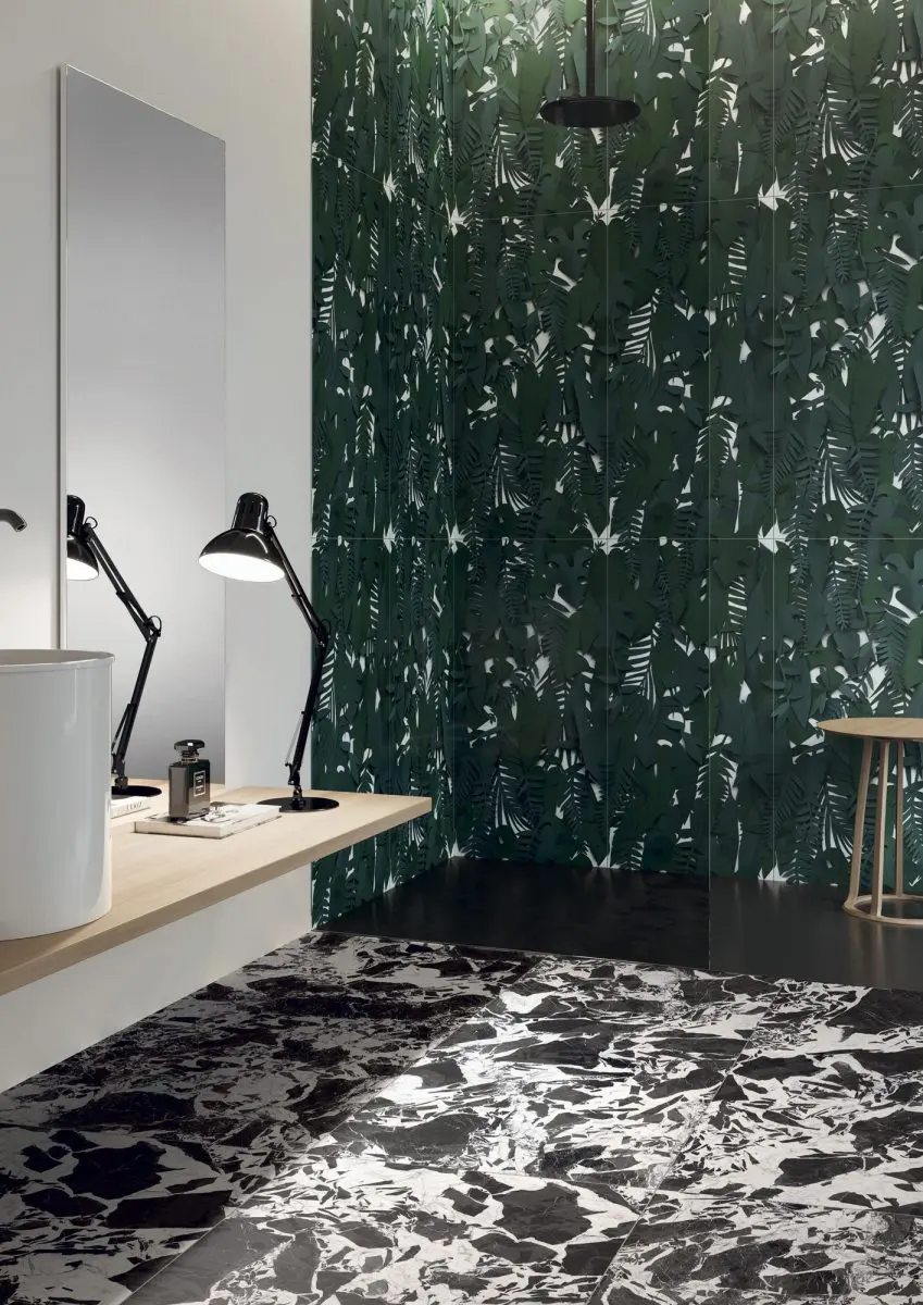 Ciekawa aranżacja łazienki z płytkami 41zero42