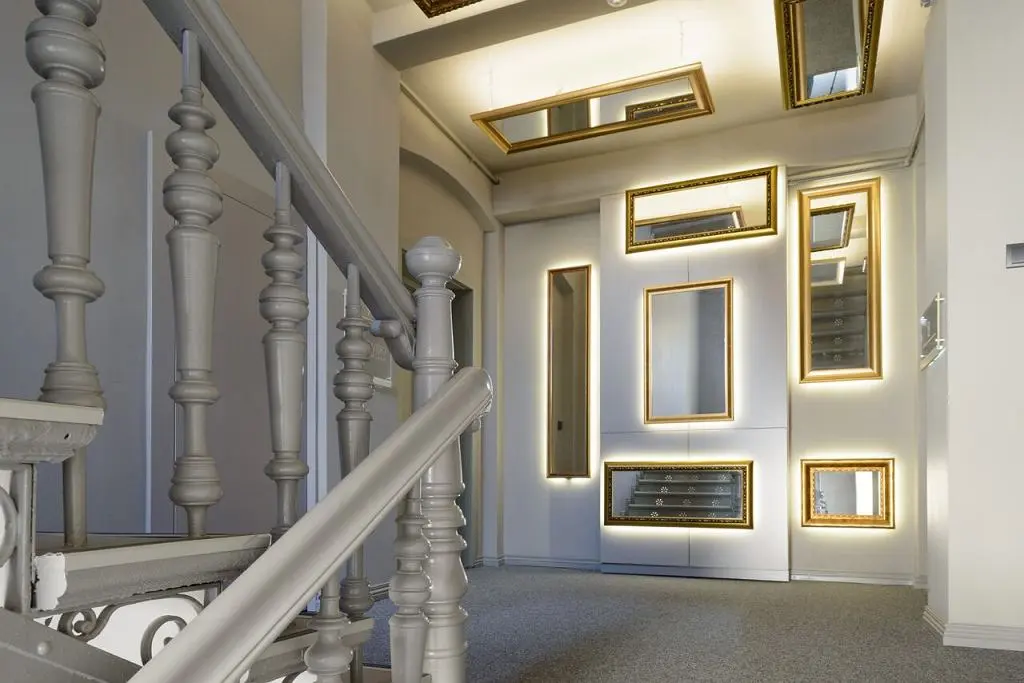 Modernizacja klatki schodowej XIX-wiecznej kamienicy przy ul Kościuszki 30 w Gliwicach. Projekt: Zalewski Architecture Group / Krzysztof Zalewski, Adam Gil - fot. Tomasz Zakrzewski/ archifolio.pl