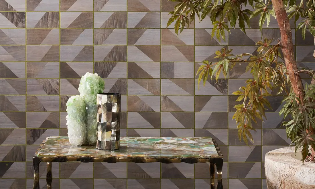 Ściana w stylu art deco z tapetą Arte