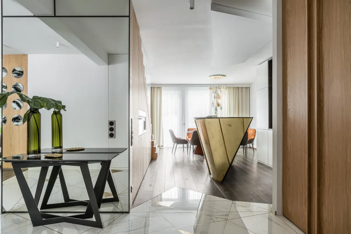 Kuchnia ze złotą wyspą | proj. Magma, zdj. Fotomohito