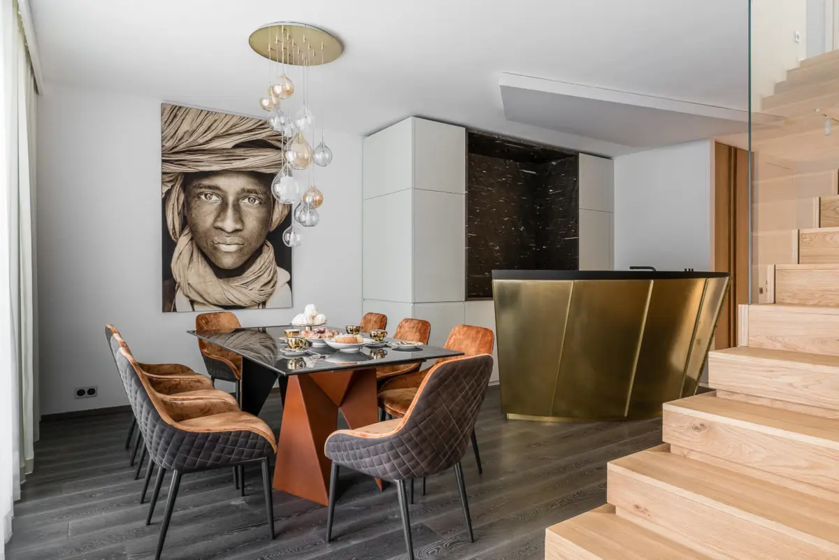 Kuchnia z wyspą połączona z jadalnią (proj. Magma, zdj. Fotomohito)