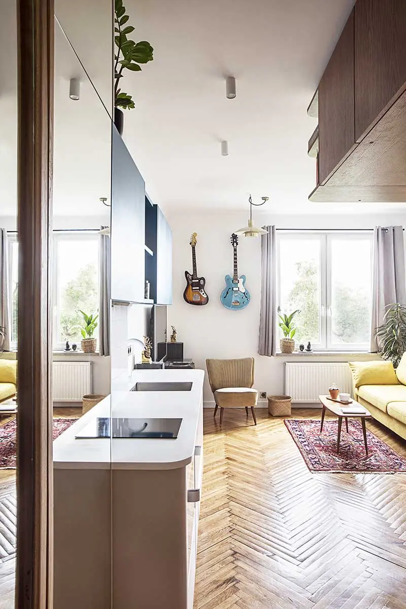 Małe 18 metrowe mieszkanie z charakterem | Projekt pracowni Schudy Studio