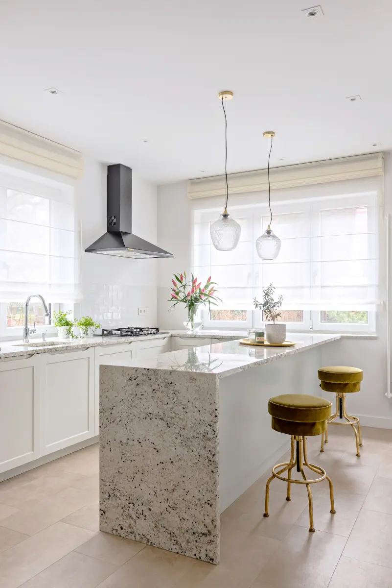 Kuchnia z wyspą | proj. OIKOI, zdj. Michał Zagórny