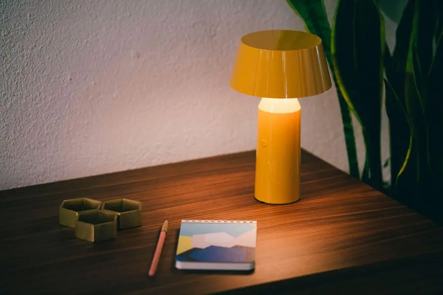 Postaw na soczysty kolor | Lampka Bicoca od Marset jest dostępna w naszych showroomach