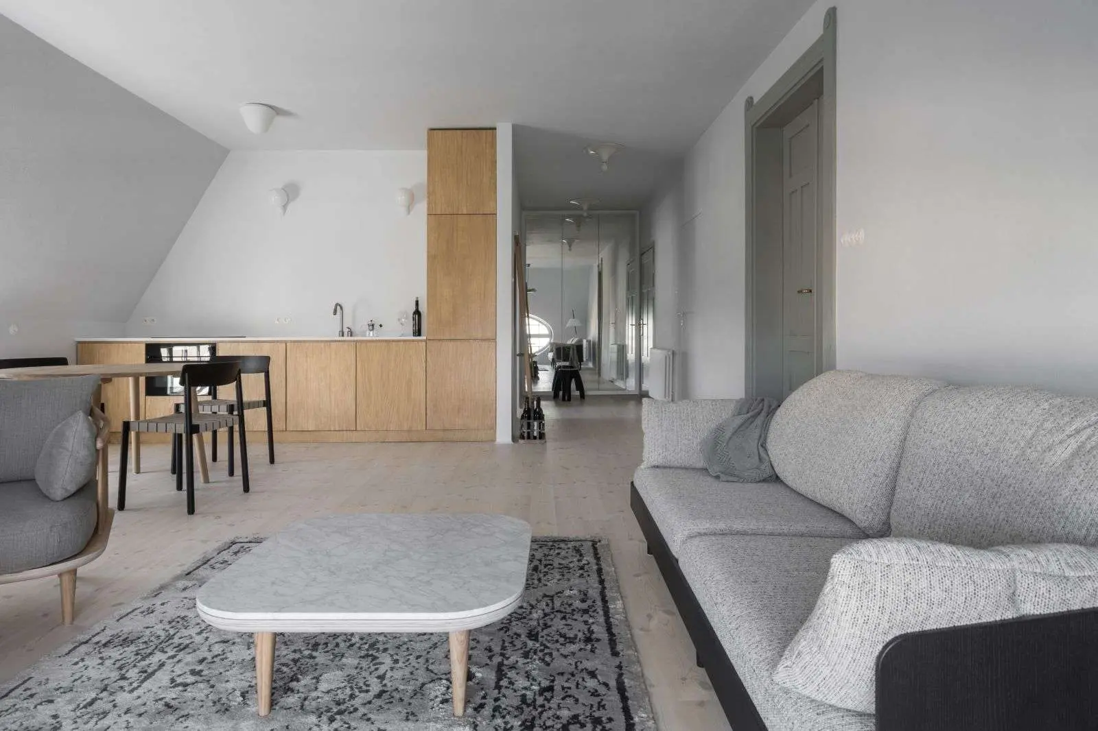 APARTAMENT NA PODDASZU KAMIENICY Z 1911 ROKU W KRAKO