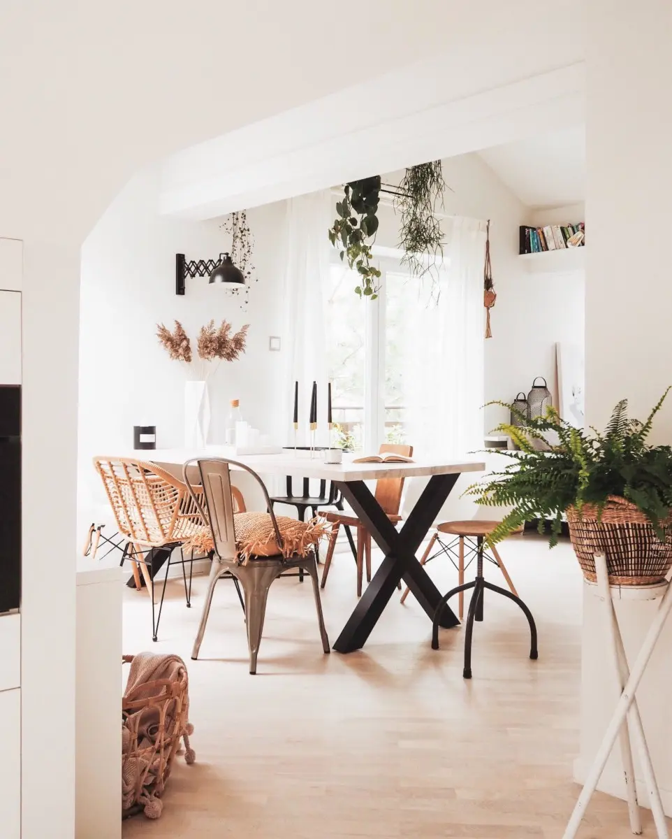 Jadalnia w stylu eklektycznym | źródło: @Gregory.room