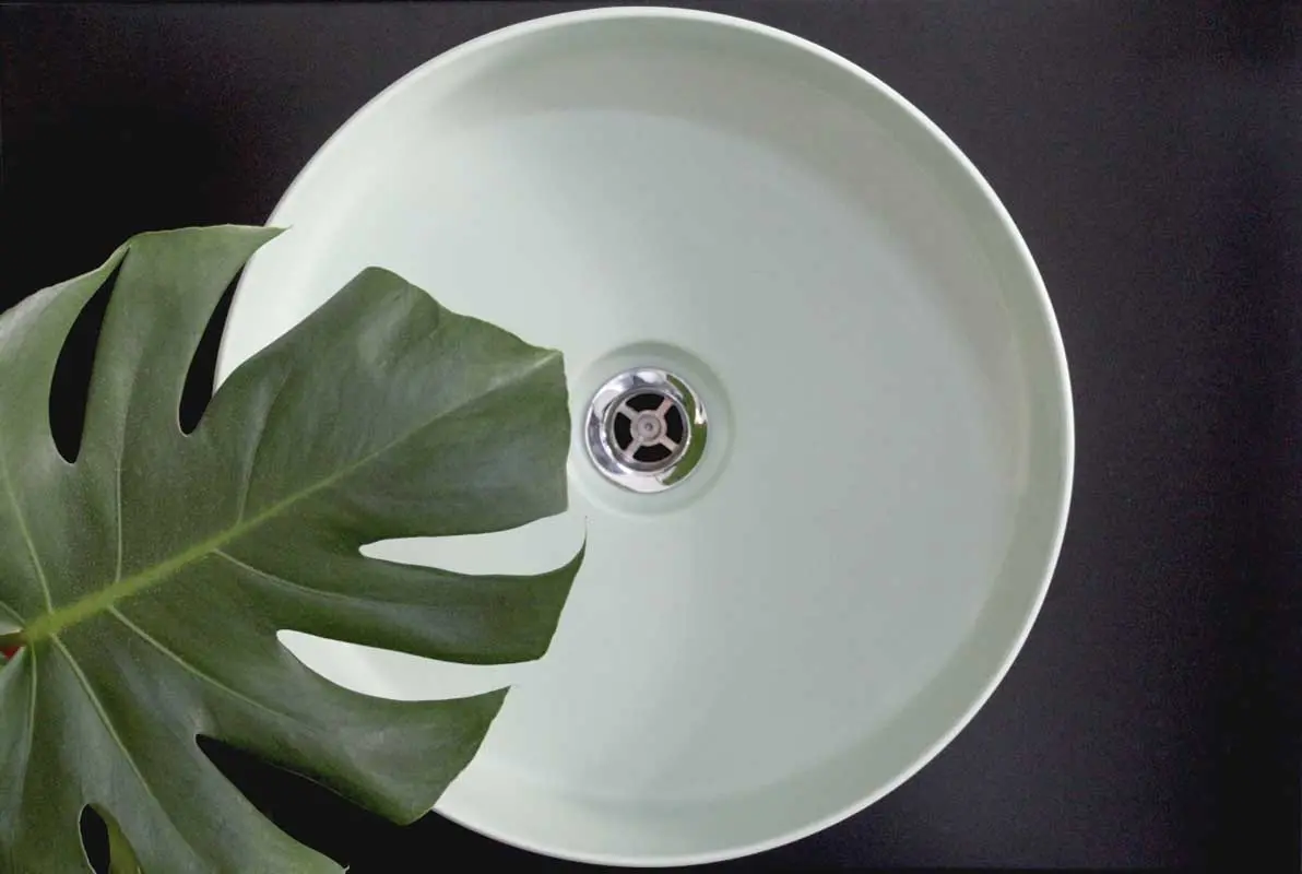 Umywalka polskiej marki HushLab w kolorze roku 2020 – neo mint