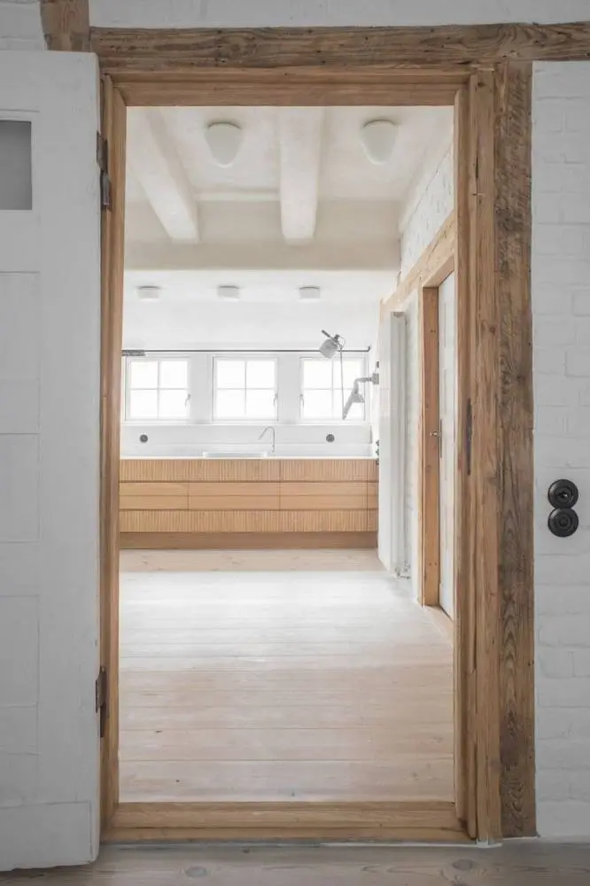 Przebudowa wnętrz przedwojennego domu w Szczecinie. Proj. Loft KolasińskiFot. Joel Hauck