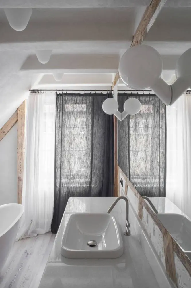 Przebudowa wnętrz przedwojennego domu w Szczecinie. Proj. Loft KolasińskiFot. Joel Hauck