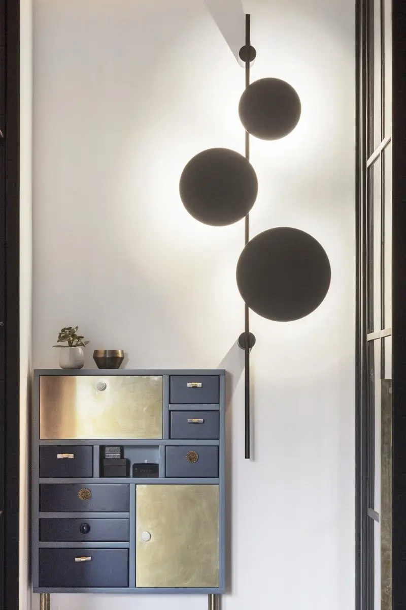 Nastrojowe oświetlenie w sypialni proj. Kando Architects