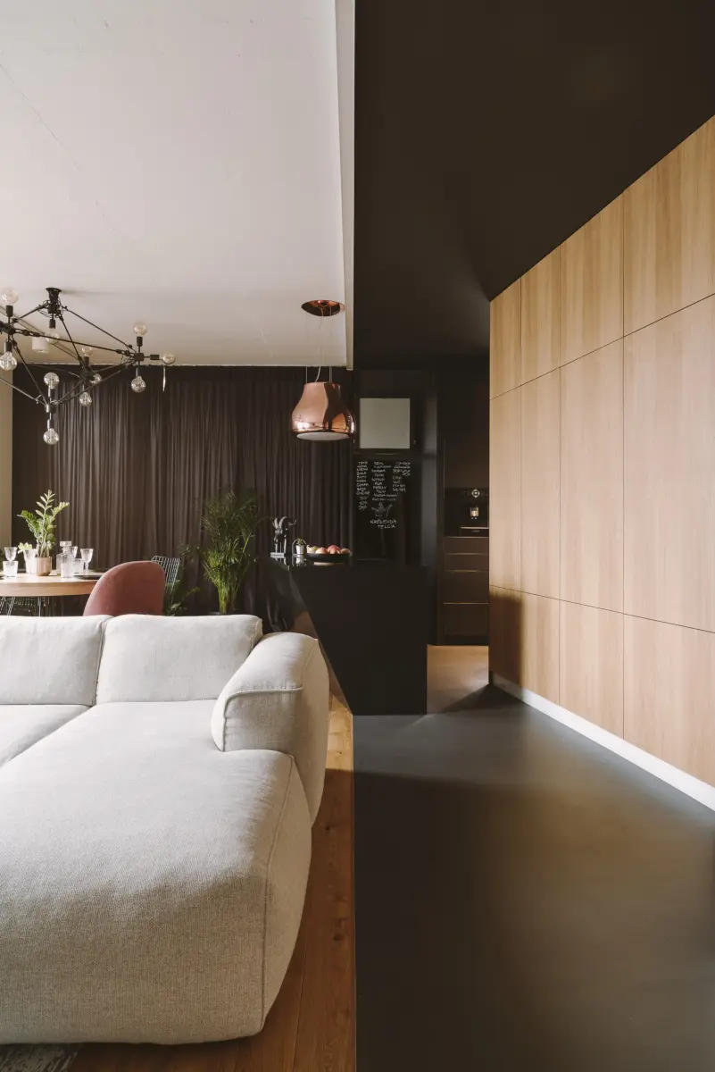 Betonowa wylewka może się ogrzać w towarzystwie drewnianej zabudowy | proj. Mili Młodzi Ludzie, zdj. PION Studio