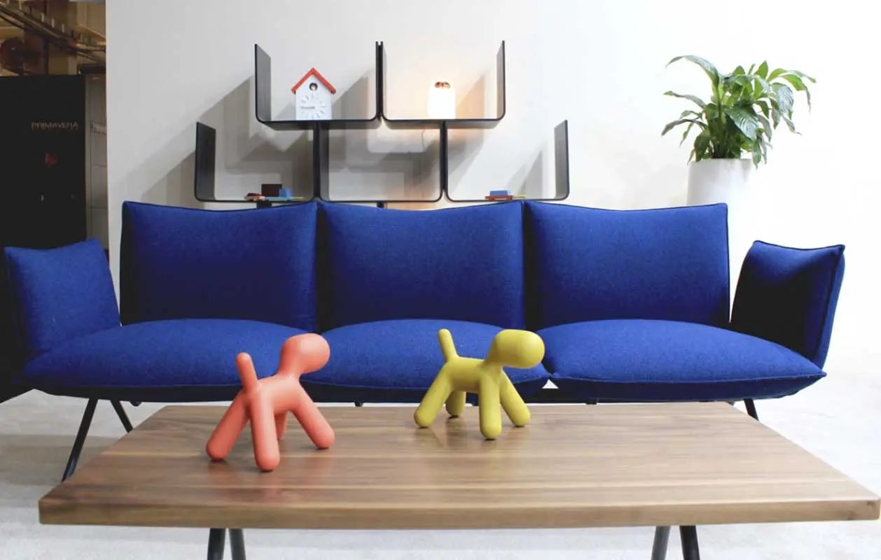 Klasyczną sofę Magis w wersji Clasic Blue kupisz w salonach grupy Internity Home.