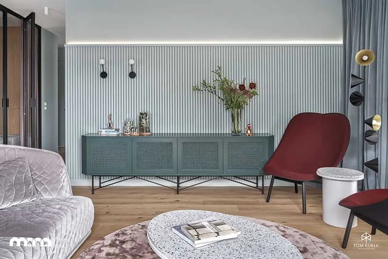 Podwyższona „lamperia” w salonie | proj. Mana Design, zdj. Tom Kurek