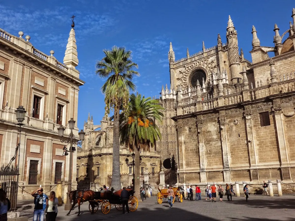 Stolica regionu Andaluzja – Sevilla – stała się inspiracją dla nowych wzorów Cole & Son