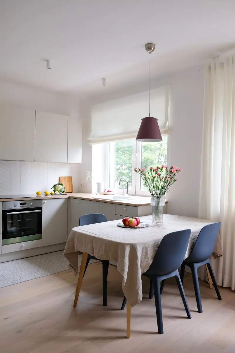 Projekt: Dembowska studio architektury oraz JAG studio architektury.