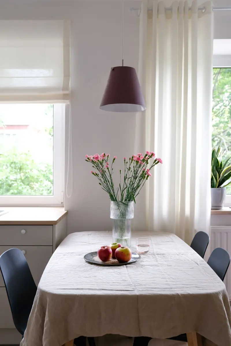 Projekt: Dembowska studio architektury oraz JAG studio architektury.