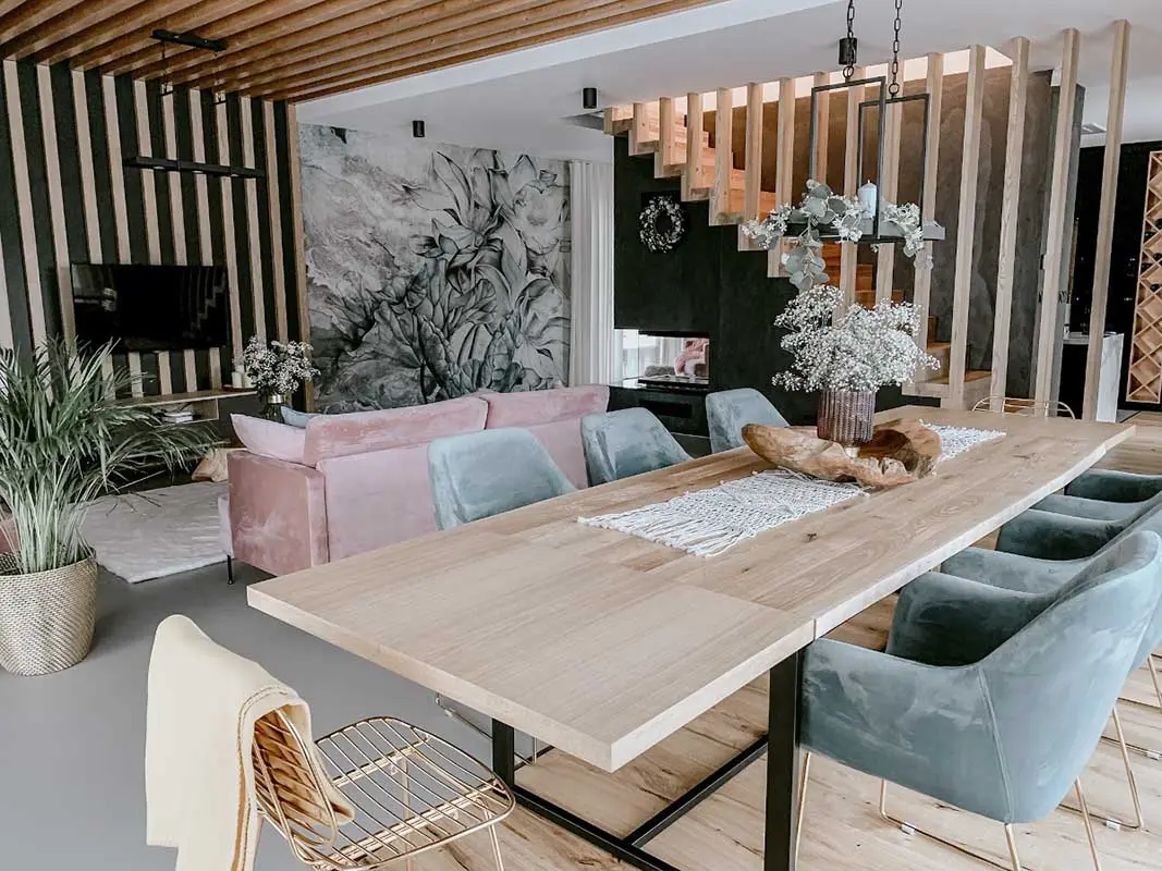 Styl eklektyczny w salonie | źródło: @nasza.nowoczesna.stodola