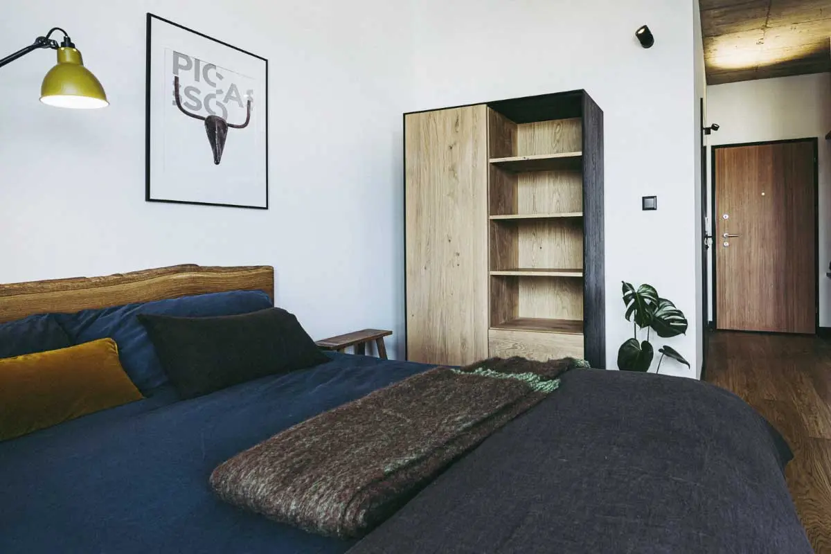 Miss Flexy w roli kinkietu. | Projekt: Joanna Walewska, Fot.: Maciej Kruger