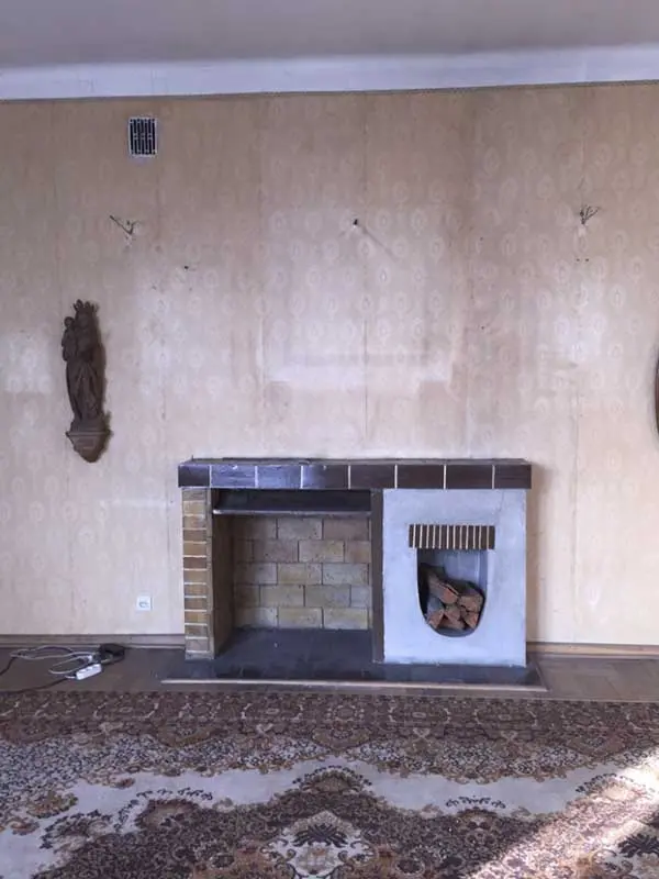 Kominek to wyjątkowy element w tego typu budownictwie. | Źródło: Hanna Pietras Architects