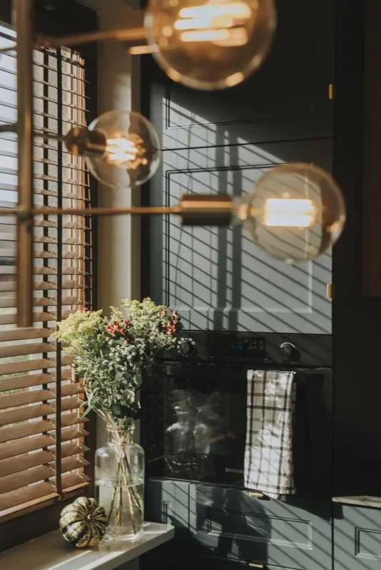 Niezwykły klimat w kuchni | proj.: Mariola Kowalska i Paulina Ledzion http://www.studiorysik.pl/ | fot: Bartek Wileński