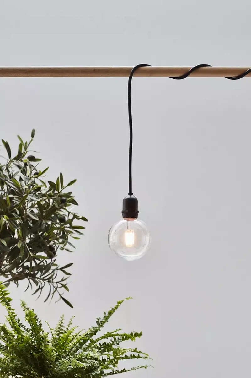 Łańcuchy i girlandy zewnętrze dostępne są w ofercie marki Markslojd. Zamówisz je w salonach z grypy Internity Home.