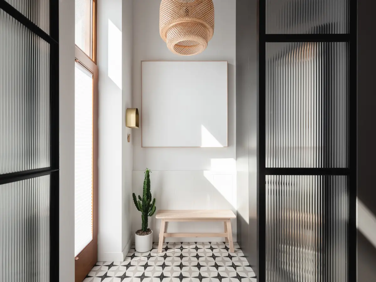 Wzorzyste płytki w przedpokoju | proj. Grupa Nono, zdj. niewformie.pl