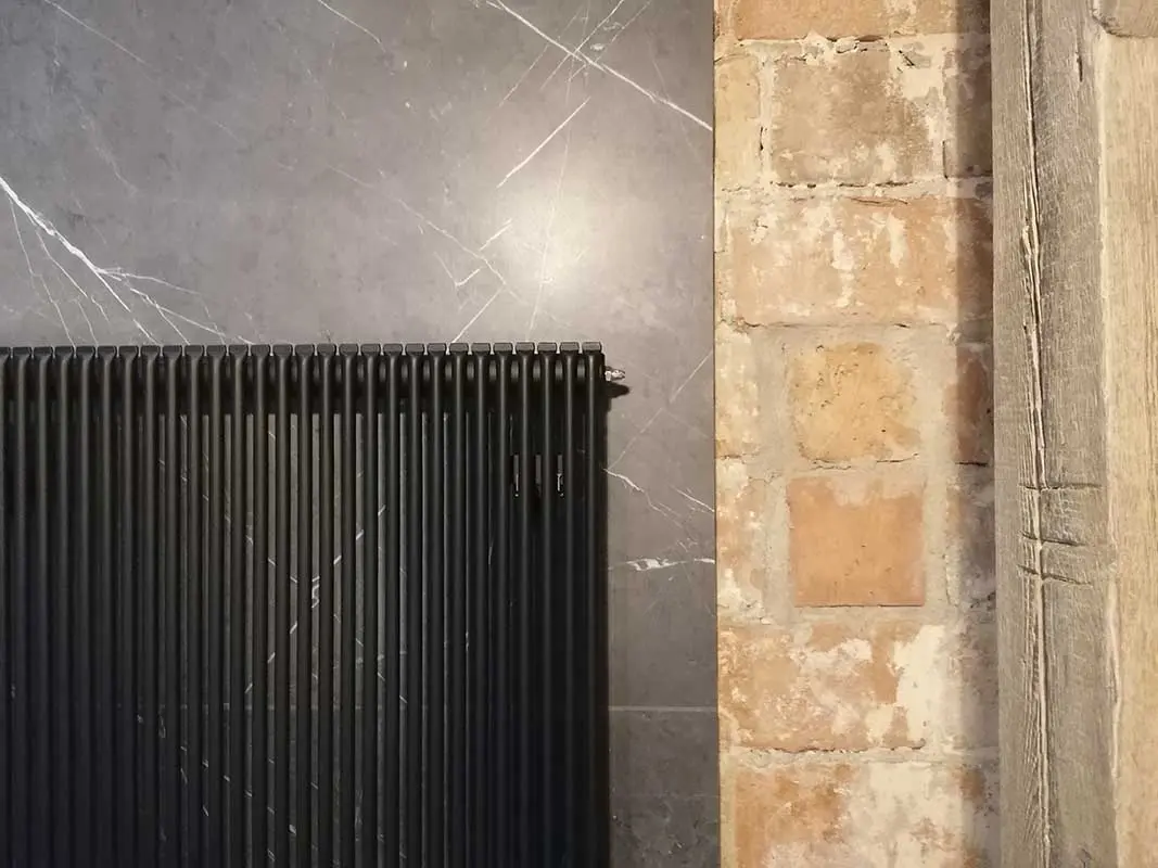 Loft z widokiem na dachy kamienic i PKiN