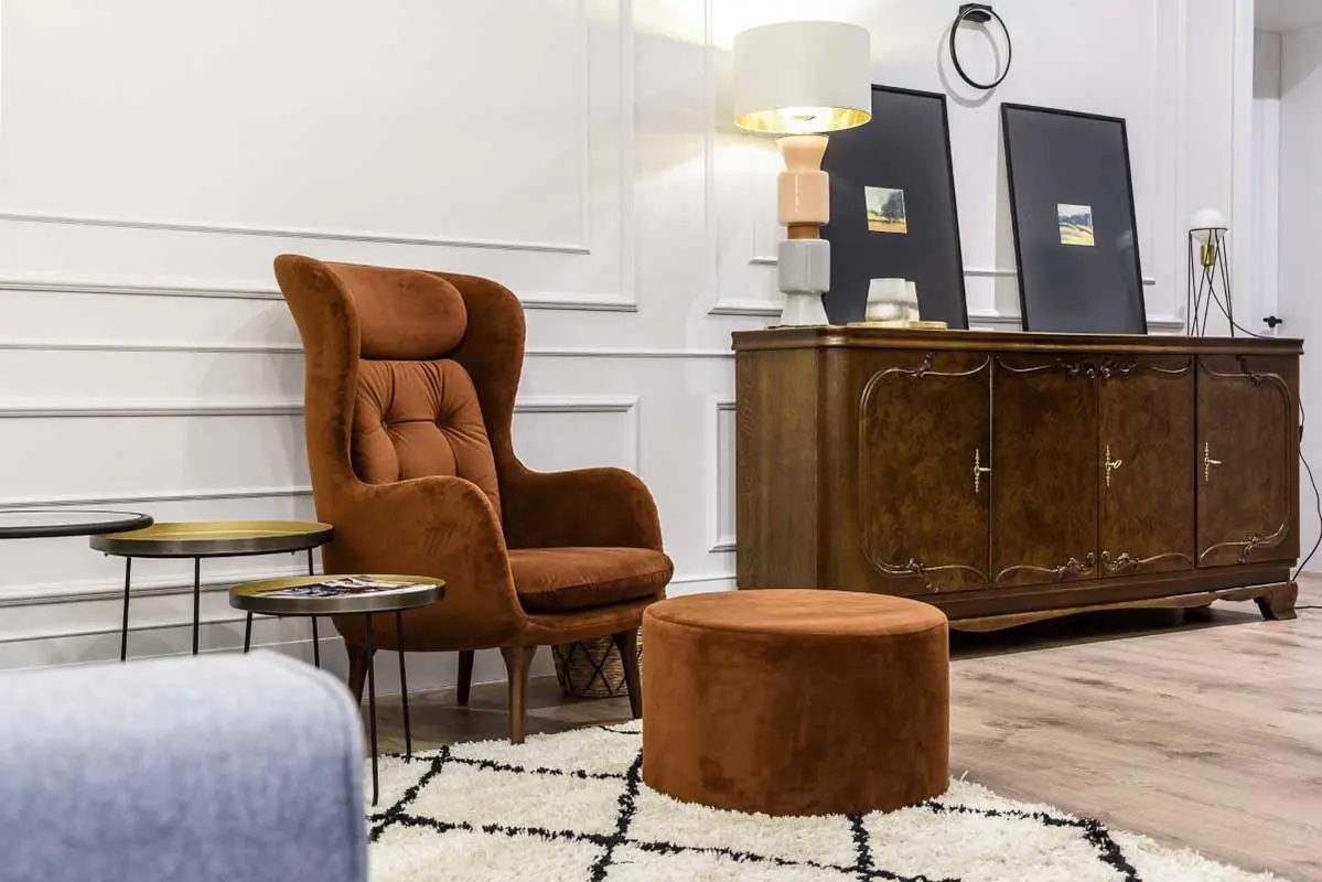 Eklektyczne wnętrze z akcentami terakoty. | Proj. Inside Projektowanie i Aranżacja Wnętrz Aleksandra Majtka-Małecka; fot.:Szymon Ratajczyk