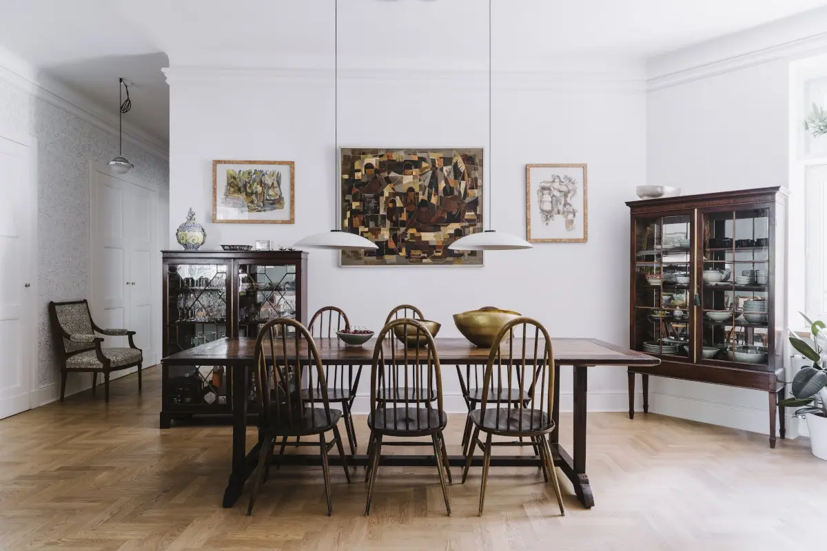 Wnętrze, gdzie antyki prowadzą dialog ze współczesnością. | Proj. KW Studio, zdj. PION