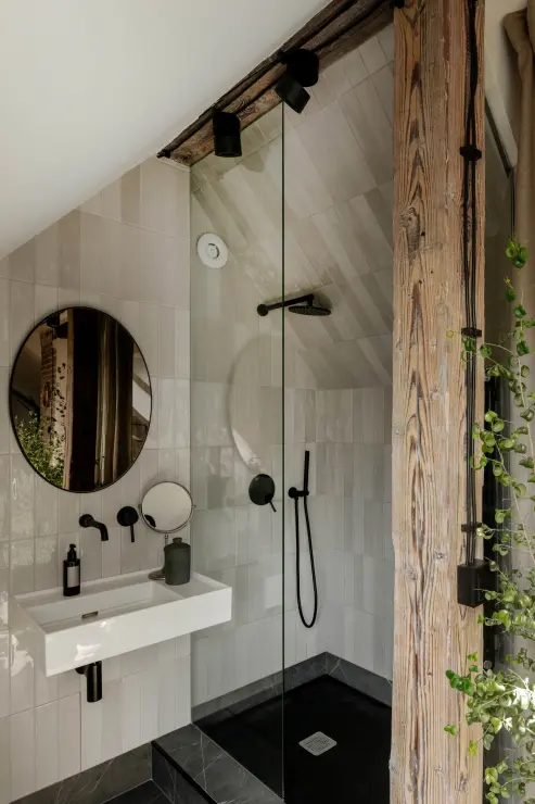 Loft z widokiem na dachy kamienic i PKiN