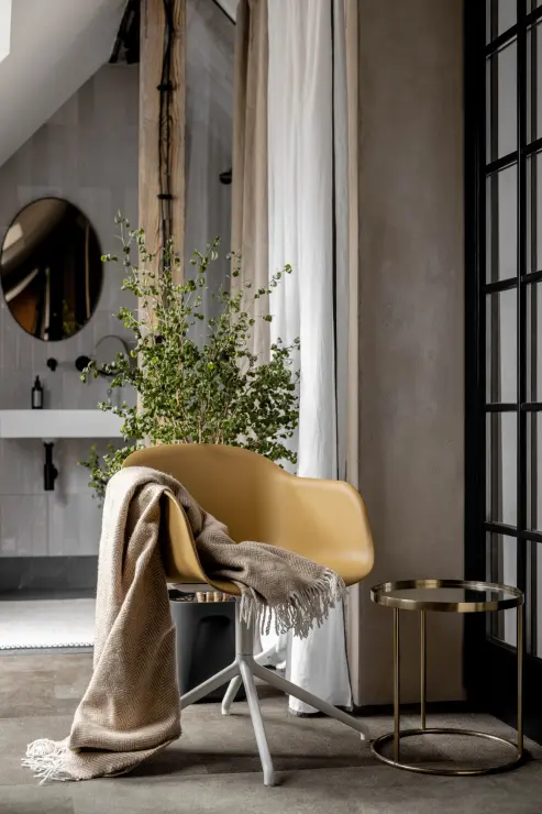 Loft z widokiem na dachy kamienic i PKiN