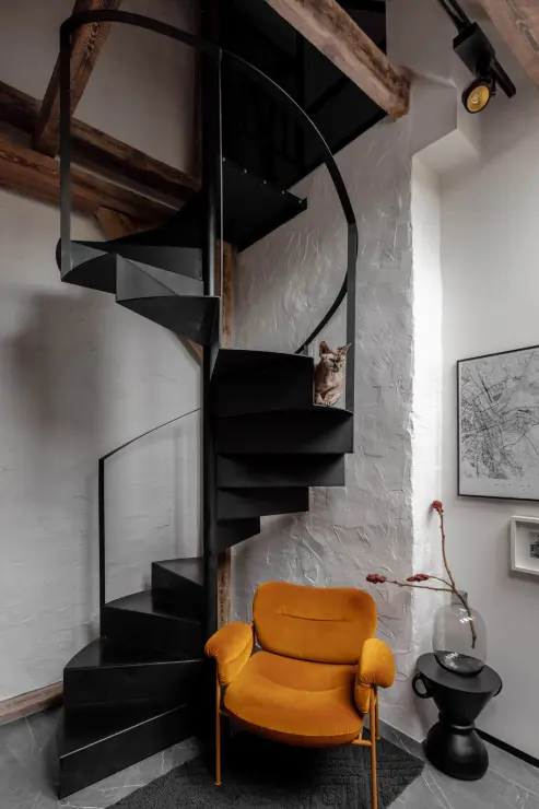 Loft z widokiem na dachy kamienic i PKiN