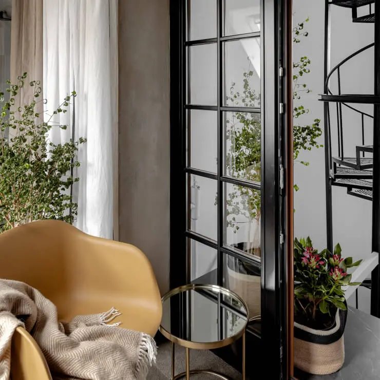 Loft z widokiem na dachy kamienic i PKiN