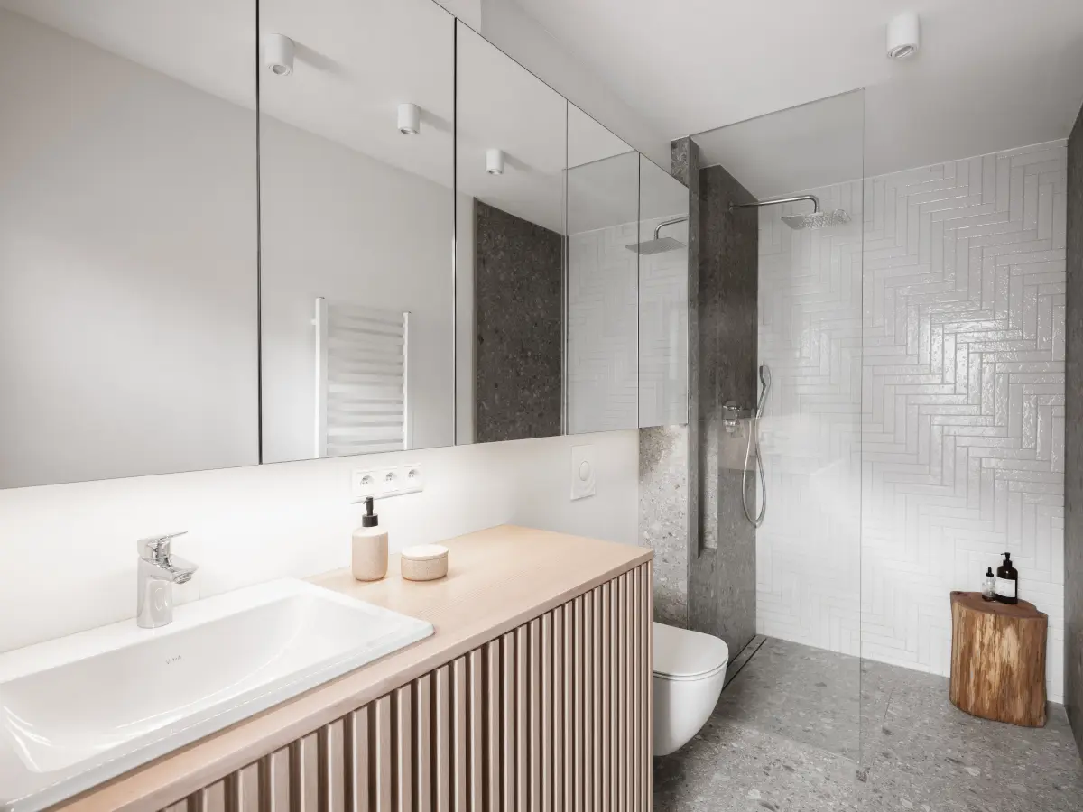 Łazienka z podłogą lastryko. | Proj. Grupa NONO, zdj. niewformie.pl – Fotografia Wnętrz