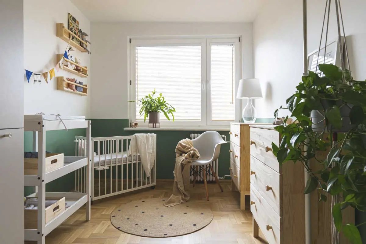 Aranżacja pokoju dziecięcego, często nawiązuje do stylu pozostałych pomieszczeń. | Proj. Na Antresoli; fot. Bartek Rąkowski