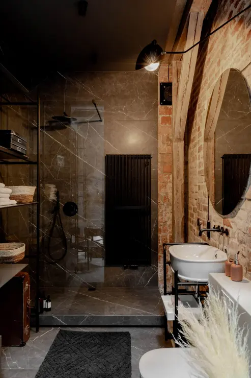 Loft z widokiem na dachy kamienic i PKiN