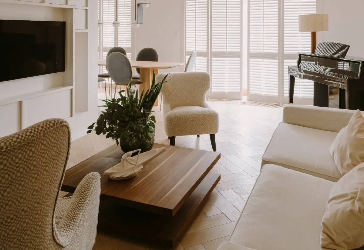 Strefa dzienna z wyjątkową selekcją mebli. | Proj.: Colombe Design; fot.: studio PION