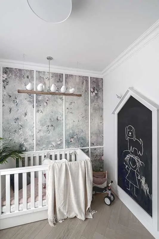 Ciekawa aranżacja ścian w pokoju dziecięcym | proj. Marika Kafar Autorska Pracownia Architektury Wnętrz