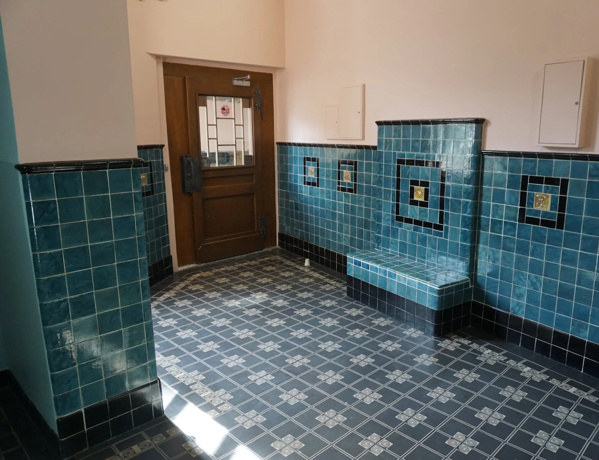 Renowacja klatki schodowej we Wrocławiu | Pracownia Konserwacji Zabytków - Piotr Pelc